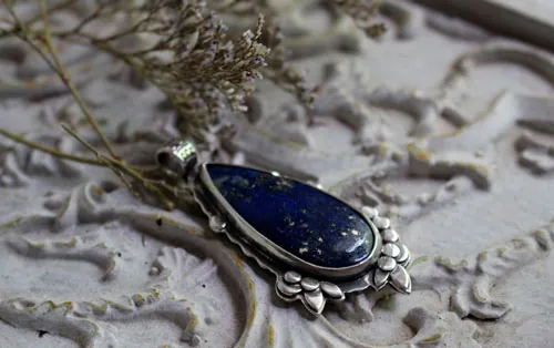 Dusk inflorescence, nocturnal flower pendant in silver and lapis lazuli