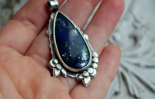Dusk inflorescence, nocturnal flower pendant in silver and lapis lazuli