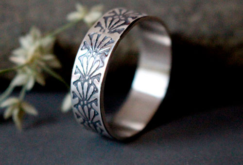 Dahlia, engraved flower ring in sterling silver