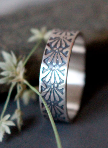 Dahlia, engraved flower ring in sterling silver