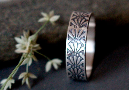 Dahlia, engraved flower ring in sterling silver