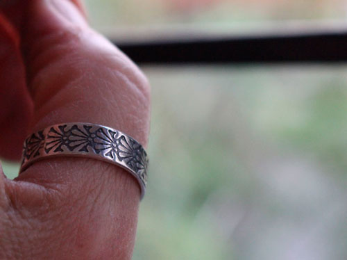 Dahlia, engraved flower ring in sterling silver