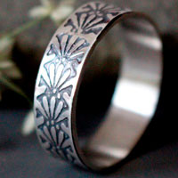 Dahlia, engraved flower ring in sterling silver