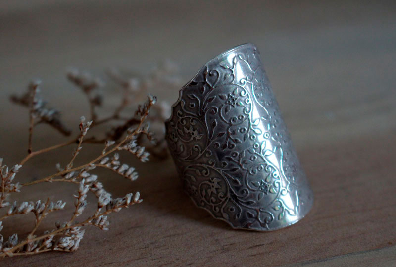 Dandy, baroque elegance ring in sterling silver 