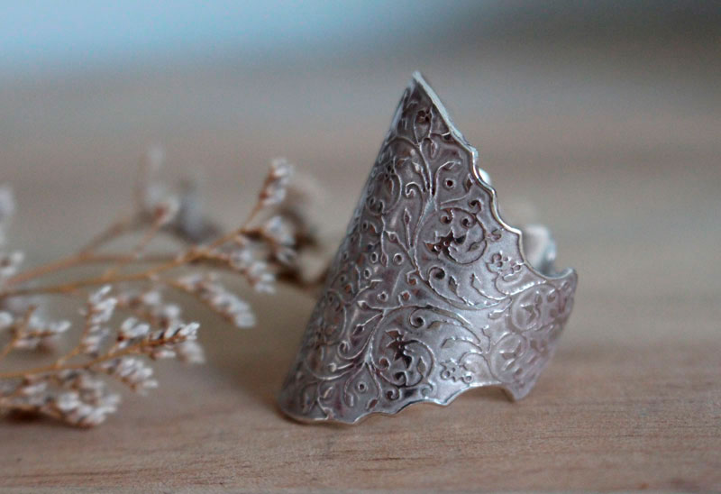 Dandy, baroque elegance ring in sterling silver 