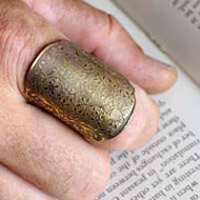 Dandy, Victorian Baroque elegance ring in brass