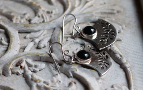 Dark flower, tribal earrings in sterling silver and onyx