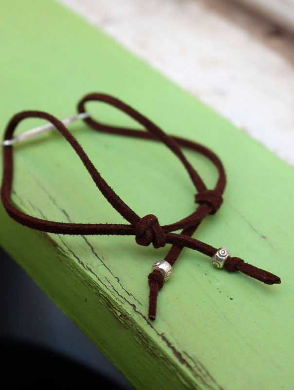 Decision, engraved cross bracelet in silver and suede cord