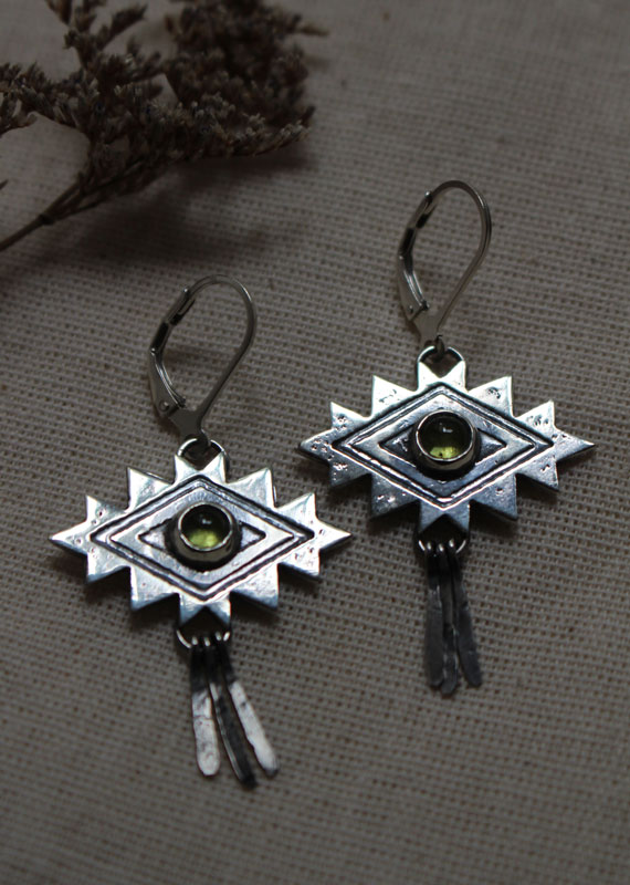 Dream, Aztec cross earrings in silver and peridot