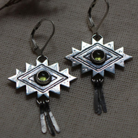 Dream, Aztec cross earrings in sterling silver and peridot