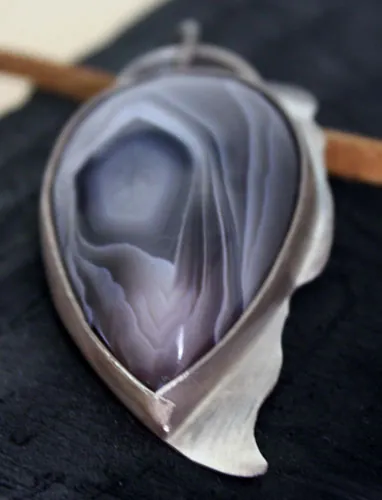 Eagle eye, raptor head pendant in silver and Botswana agate