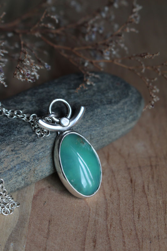 Earth goddess, venus necklace in silver and chrysoprase