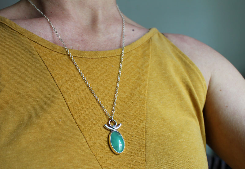 Earth goddess, venus necklace in silver and chrysoprase