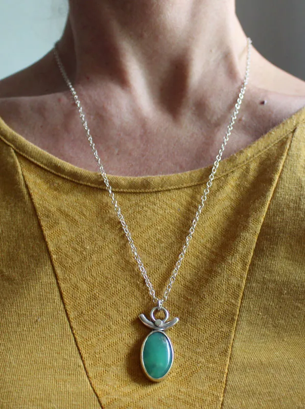 Earth goddess, venus necklace in silver and chrysoprase