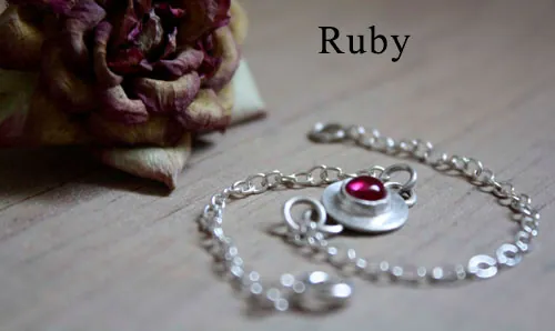 Ekadaura, round bracelet in silver and birthstone (garnet, amethyst, aquamarine, moonstone, onyx, alexandrite, ruby, peridot, sapphire, opal, citrine, turquoise)
