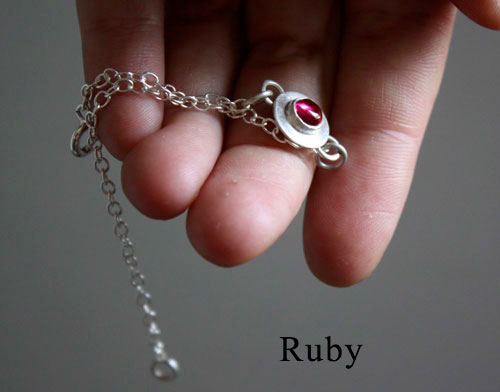 Ekadaura, round bracelet in silver and birthstone (garnet, amethyst, aquamarine, moonstone, onyx, alexandrite, ruby, peridot, sapphire, opal, citrine, turquoise)