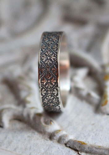 Esmée, Medieval flower ring in sterling silver