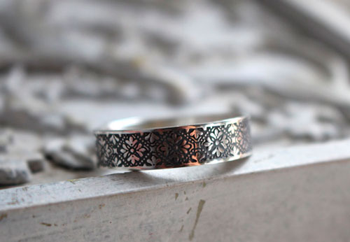 Esmée, Medieval flower ring in sterling silver