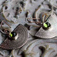 Eternal, botanical arabesques earrings in silver and peridot