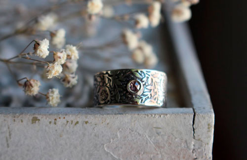 Eternity, pomegranate ring in silver and diamond