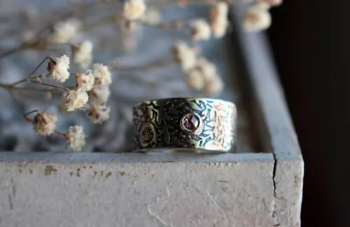 Eternity, pomegranate ring in silver and diamond