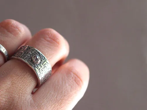 Eternity, pomegranate ring in silver and diamond