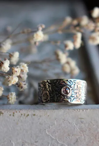 Eternity, pomegranate ring in silver and diamond