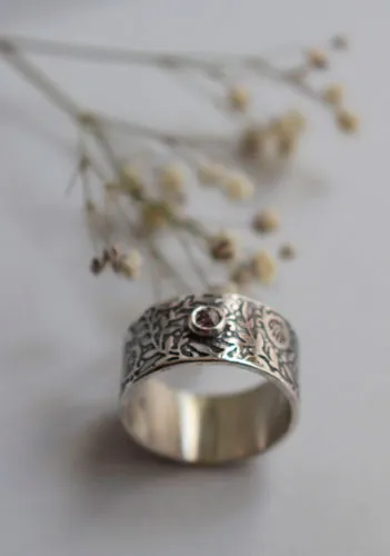 Eternity, pomegranate ring in silver and diamond