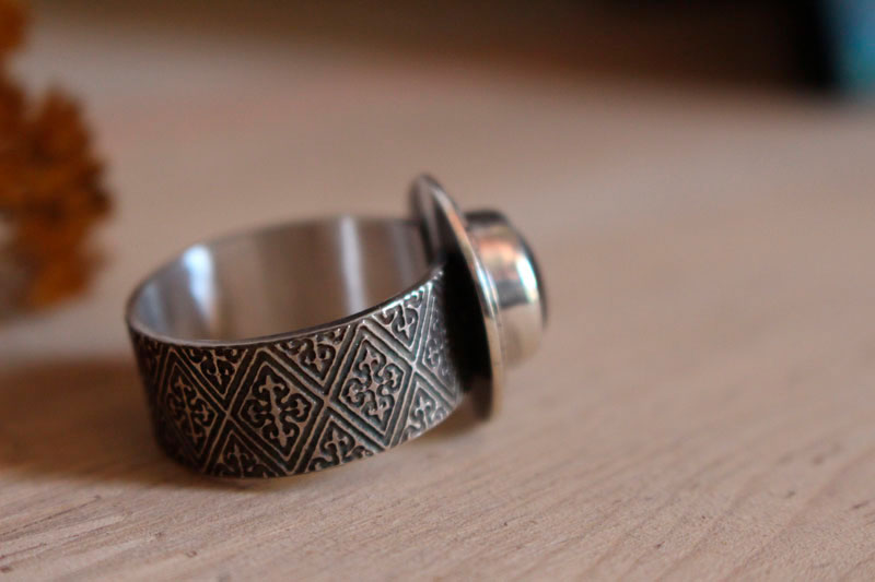 Faith, medieval fleur-de-lis ring in silver and garnet