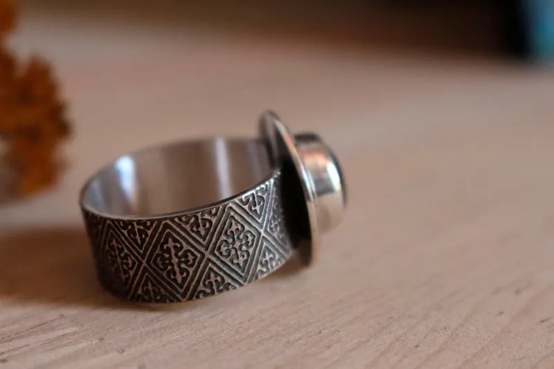 Faith, medieval fleur-de-lis ring in silver and garnet