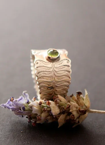Fern flower, legendary from Eastern Europe ring in silver and peridot