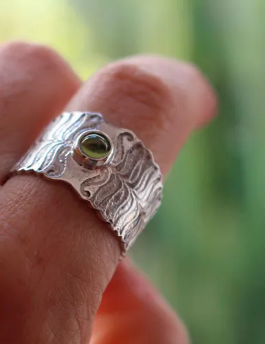 Fern flower, legendary from Eastern Europe ring in silver and peridot