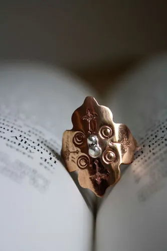 Fire rose, medieval rosette ring in silver and copper