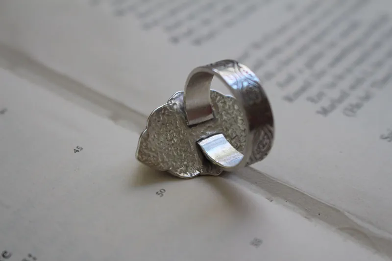 Flower of the wind, cloud ring in sterling silver and onyx