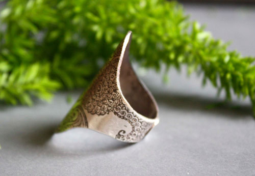 Flower of wisdom, Indian paisley drop ring in silver