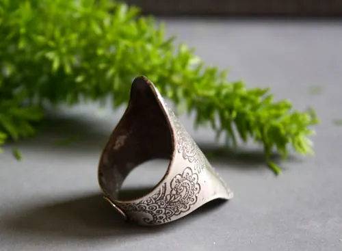 Flower of wisdom, Indian paisley drop ring in silver