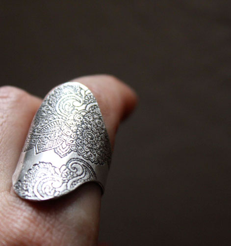 Flower of wisdom, Indian paisley drop ring in silver