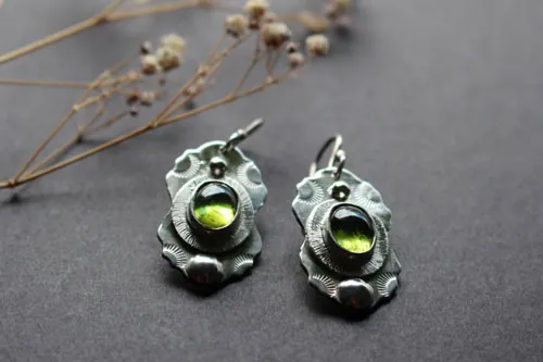 Forest under the stars, moonbeam earrings in silver and peridot