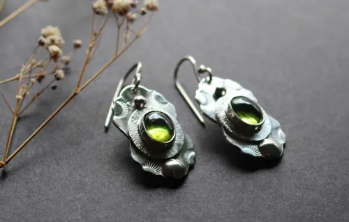 Forest under the stars, moonbeam earrings in silver and peridot