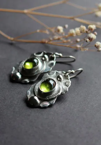 Forest under the stars, moonbeam earrings in silver and peridot