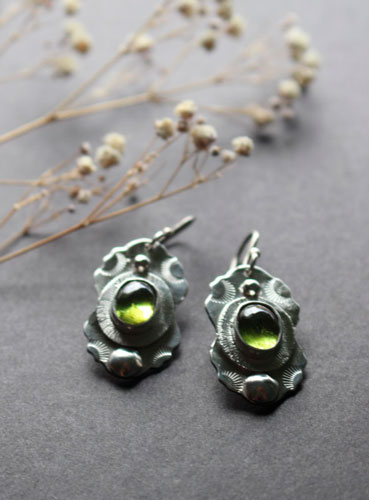 Forest under the stars, moonbeam earrings in silver and peridot
