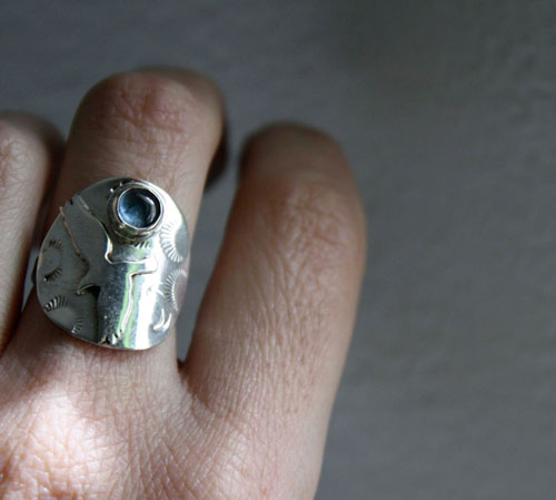 Free, eagle ring in silver and blue zircon