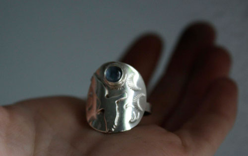 Free, eagle ring in silver and blue zircon