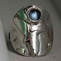Free, eagle ring in silver and blue zircon