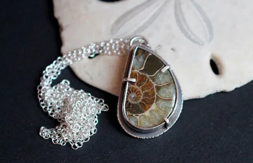 From the bottom of the ocean, underwater exploration necklace in silver and fossil ammonite