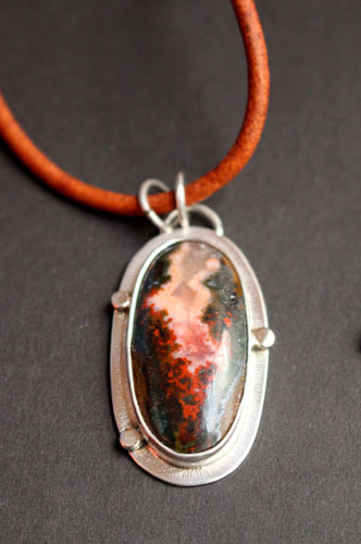 From the depths of the earth, volcano necklace in silver and seam agate