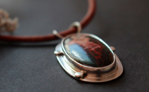 From the depths of the earth, volcano necklace in silver and seam agate