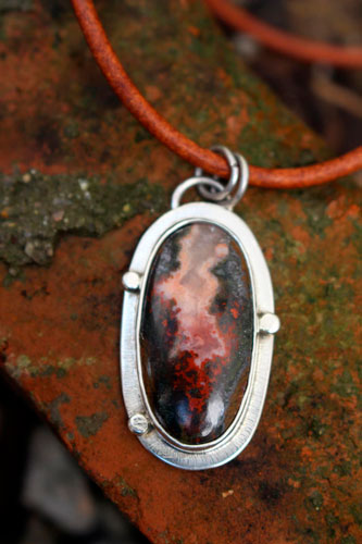 From the depths of the earth, volcano necklace in silver and seam agate