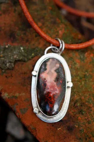 From the depths of the earth, volcano necklace in silver and seam agate