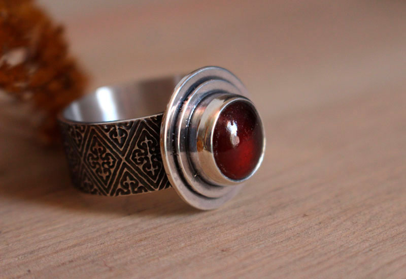 Faith, fleur de lis ring in sterling silver and garnet 